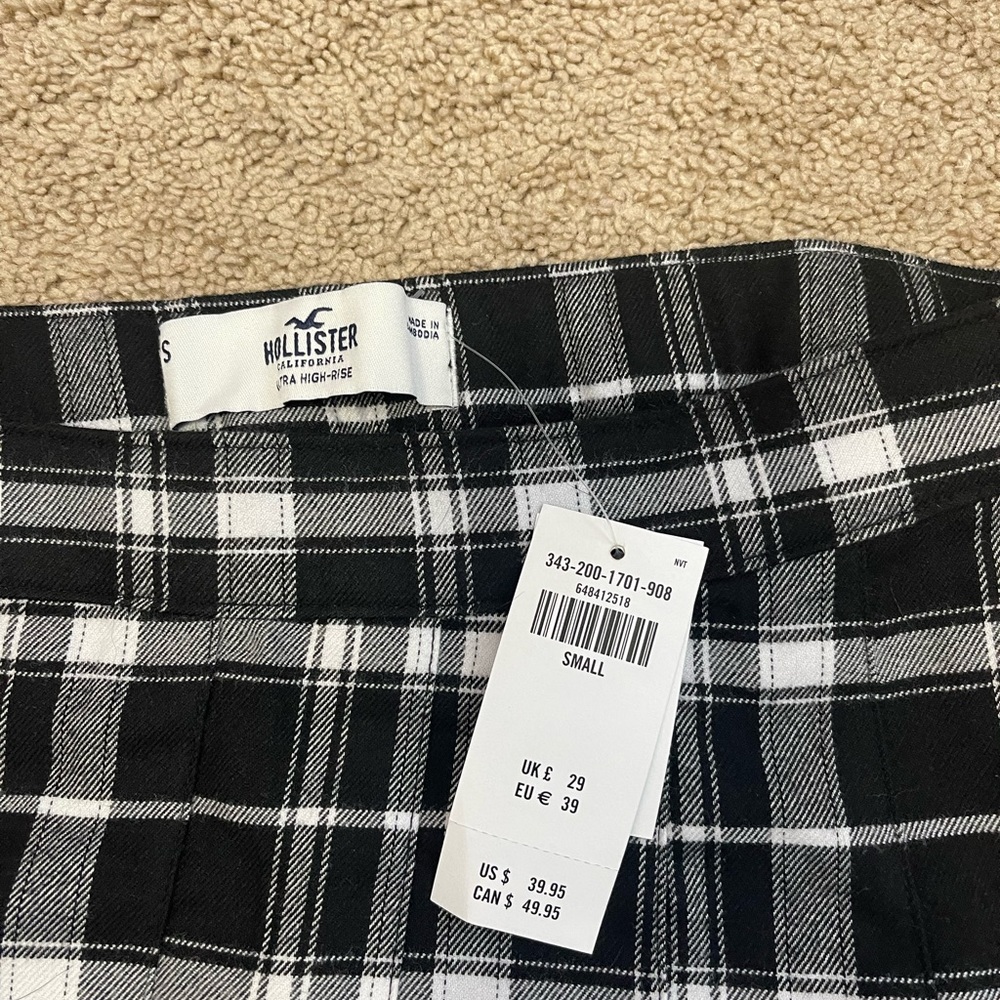 Hollister Skirt NWT size small - Picture 2 of 2